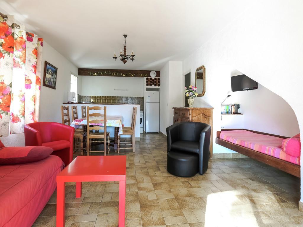 Snug Holiday Home In Bormes Les Mimosas With Pool Exterior photo
